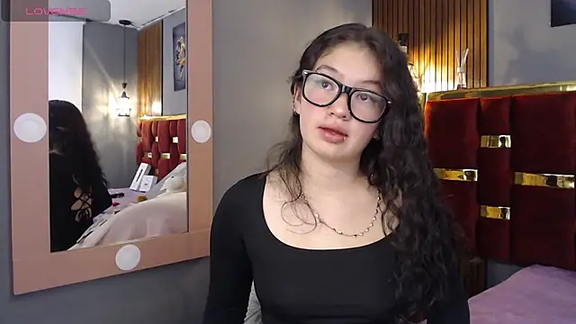 lilimini032 live cam on StripChat