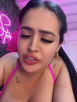 Sara_fun live cam on StripChat