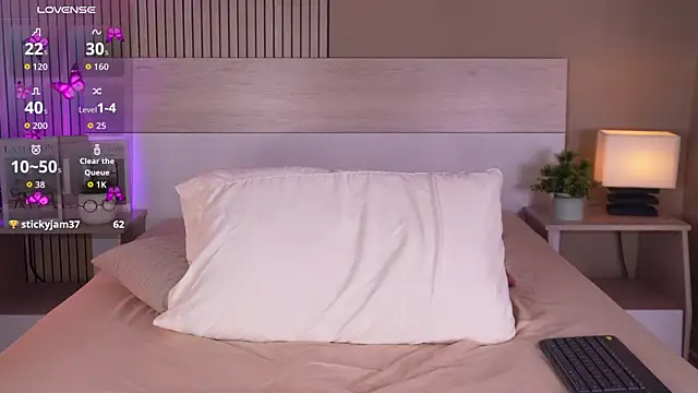 aprilqueenie webcam