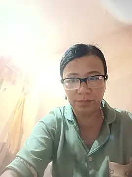 Chilly-wet live cam on StripChat