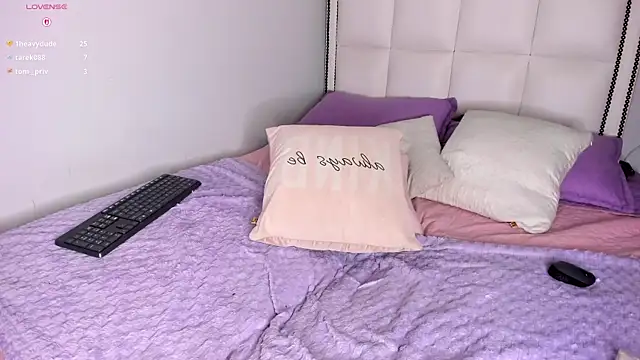KIMAPRIL live cam on StripChat