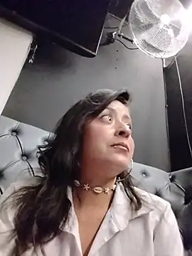 LUNAGREEN_1 live cam on StripChat