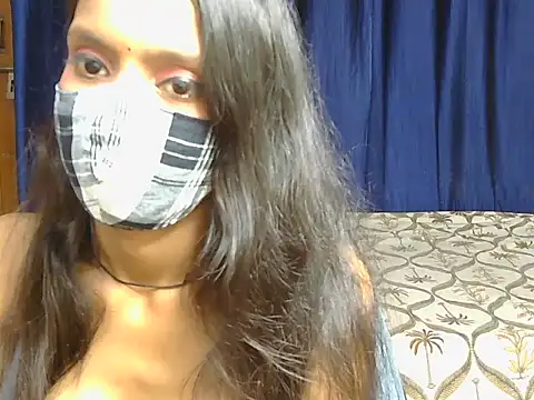 Bold-Maya live sex cam