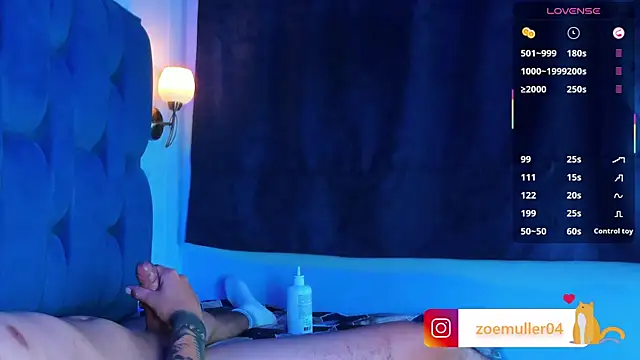 Zoe_Axel1 live cam on StripChat