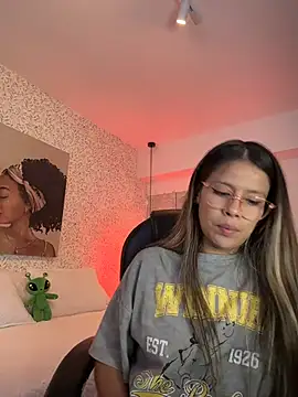 NINI__MOON__ live cam on StripChat