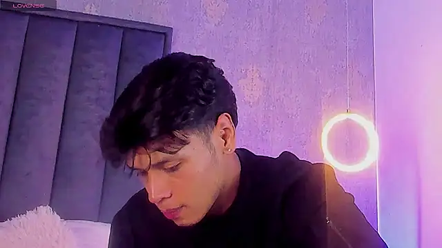 Alejandroo_Montenegro webcam