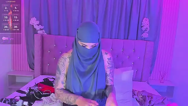 Nayla-Mouna live cam on StripChat