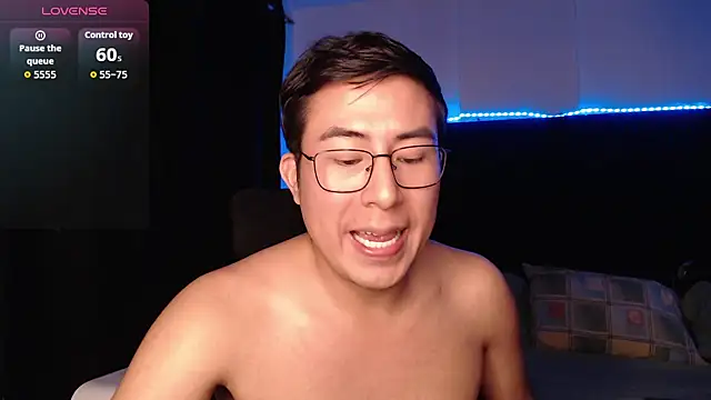 andrewmhilton_ live cam on StripChat