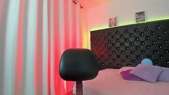 BellaRoge webcam