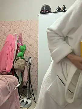 Irresistible37 live cam on StripChat