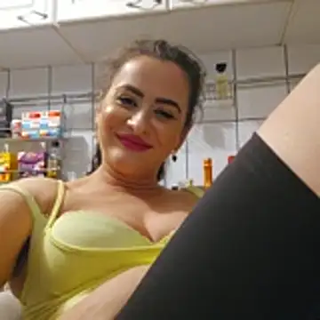 DivineGoddess88ForYouKing live cam on StripChat