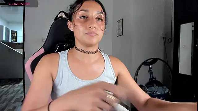 adrena_10 live cam on StripChat