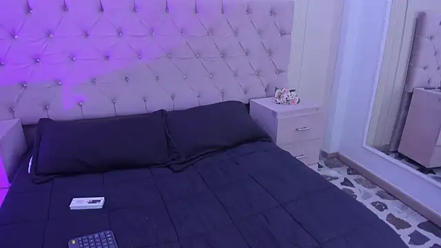 MelodyPrice live cam on StripChat