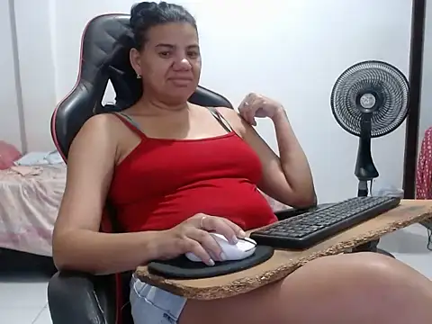 Adriana_0312 live cam on StripChat