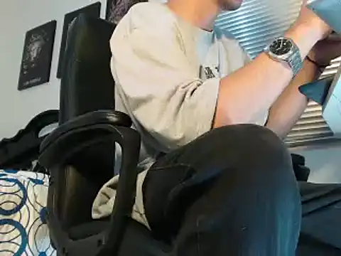 Kratoswolf live cam on StripChat