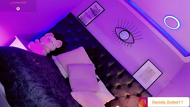 Amira_Ember webcam