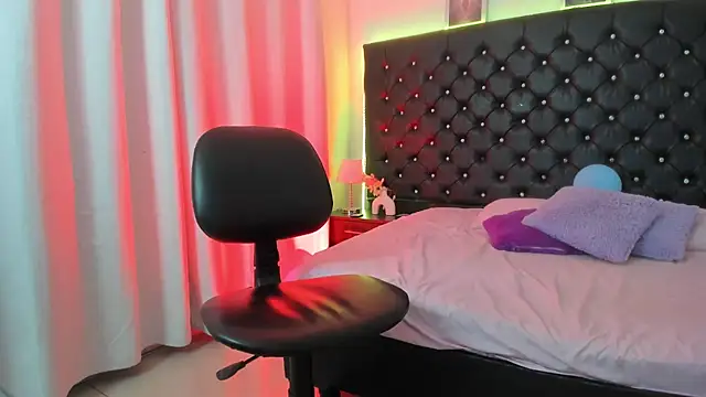 BellaRoge webcam