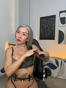 _Nicoletteshea_ webcam
