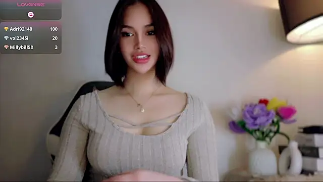 Anna_HollyDoll live cam on StripChat