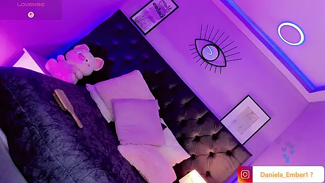 Amira_Ember webcam