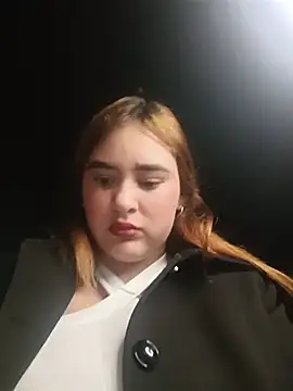 katty_42 (F teen) - Off bra in public