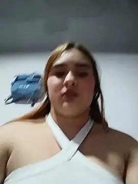 katty_42 (F teen) - Off bra in public