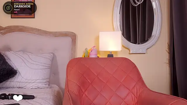 annie22love (Ask my age) - Naughty Doggy pose showing booty