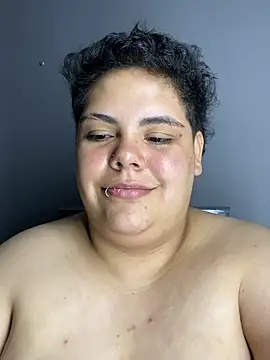 Hailey_Curvy webcam