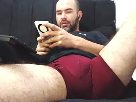hairyandbigmann live cam on StripChat