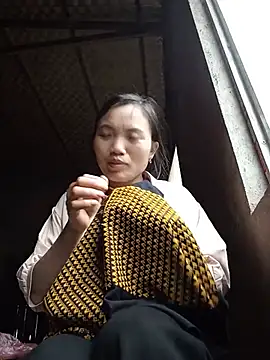 ngan-cute live cam on StripChat