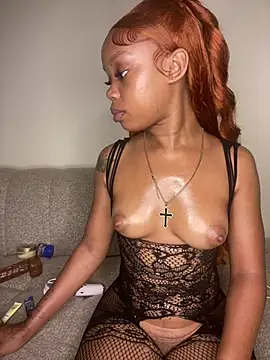 sexyie_caramel live cam on StripChat
