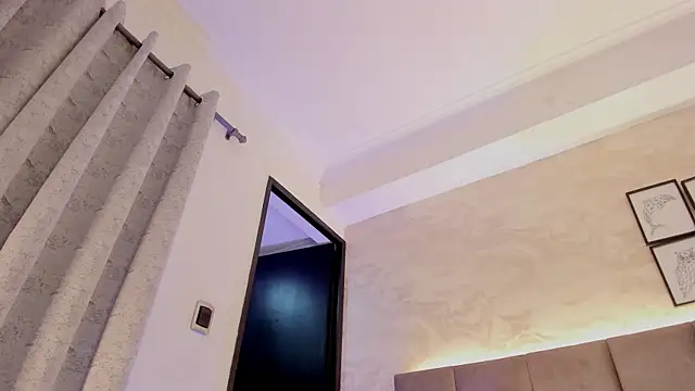 lakshmi77_ live cam on StripChat
