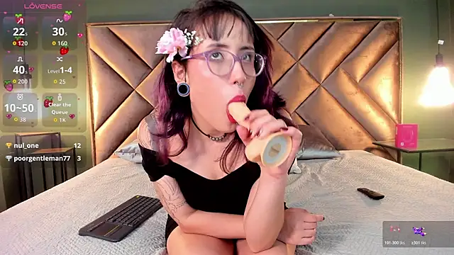 Rache_Roth live cam on StripChat