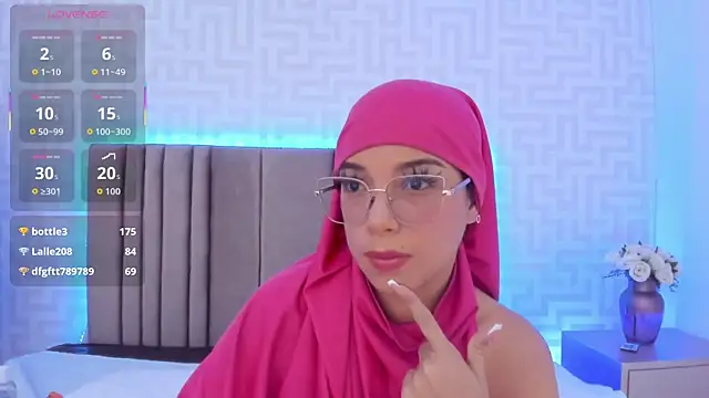 naishaa_ live cam on StripChat