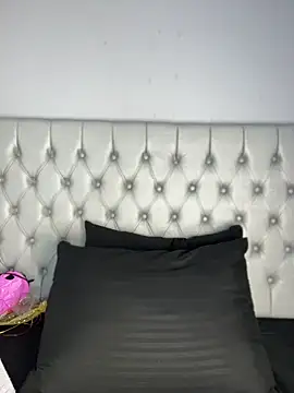 amara_huxly live cam on StripChat