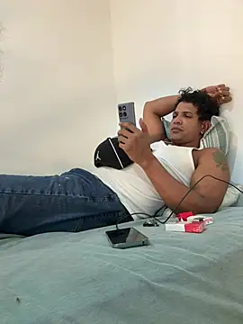 bigdick211292 live cam on StripChat