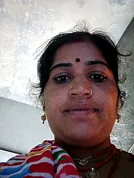 Hot_kamla live cam on StripChat