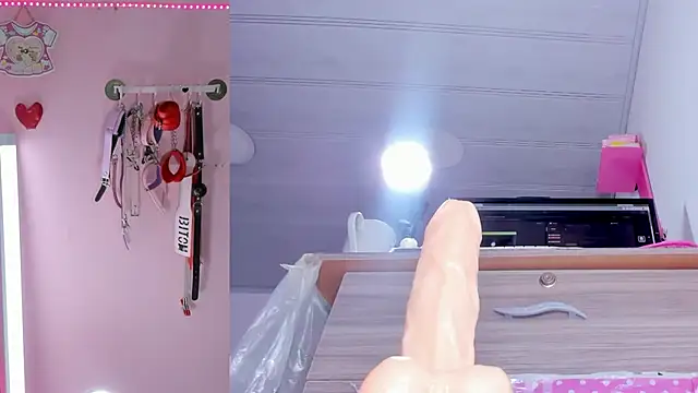 emily_foxxxii live cam on StripChat