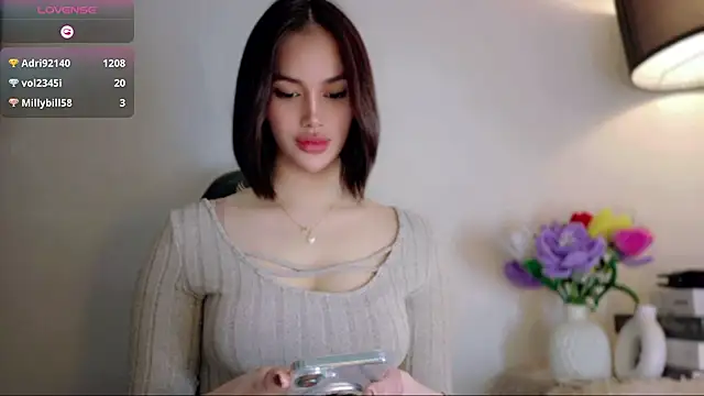 Anna_HollyDoll live cam on StripChat