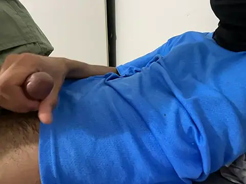 DeepGuy20 live cam on StripChat