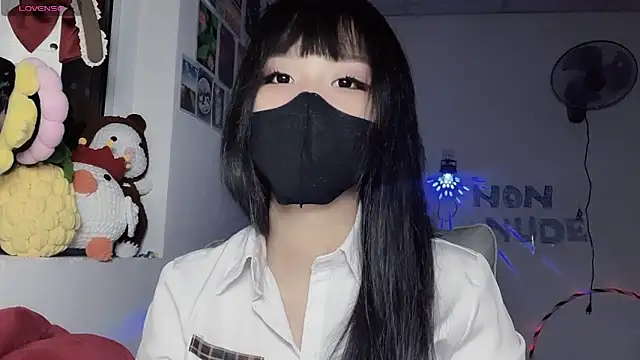 Tieu-May live cam on StripChat