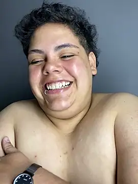 Hailey_Curvy webcam