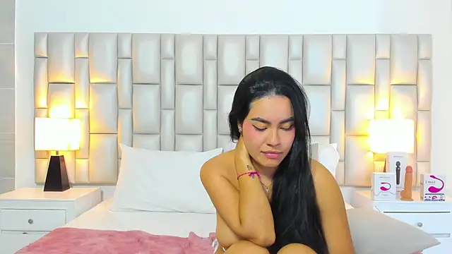 paola_katy_dicks live cam on StripChat