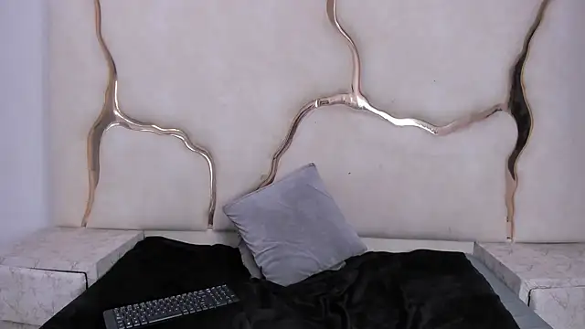 KoralineSS live cam on StripChat