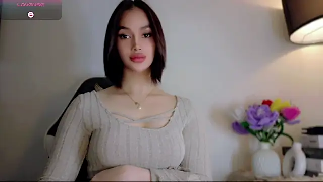 Anna_HollyDoll live cam on StripChat