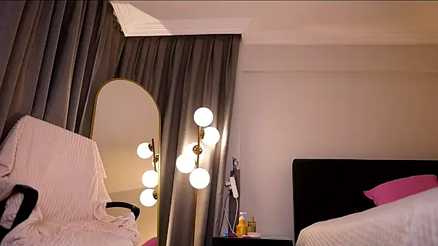 Miya_Nika webcam