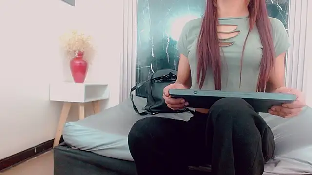 hilary_rodriguez live cam on StripChat