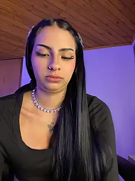 Hilary_pinkk webcam