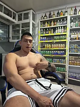 OliverWest04 live cam on StripChat