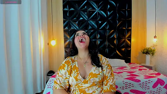 Veyra_Thaliaa webcam